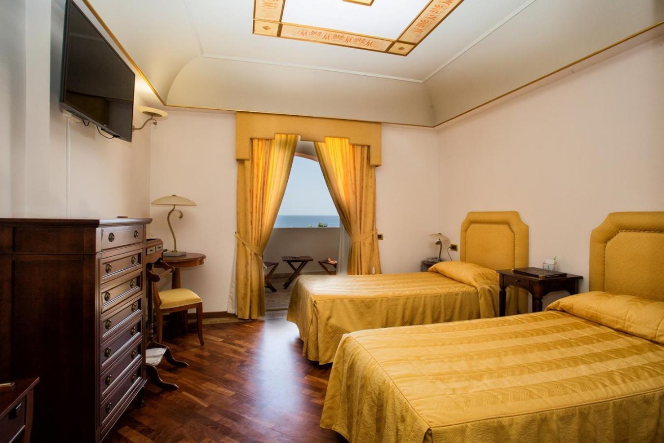 Deluxe Double or Twin Room Sea View